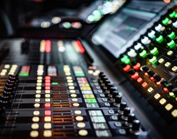 Gestion des relations et conflits dans le domaine télévisuel et cinéma impliquant